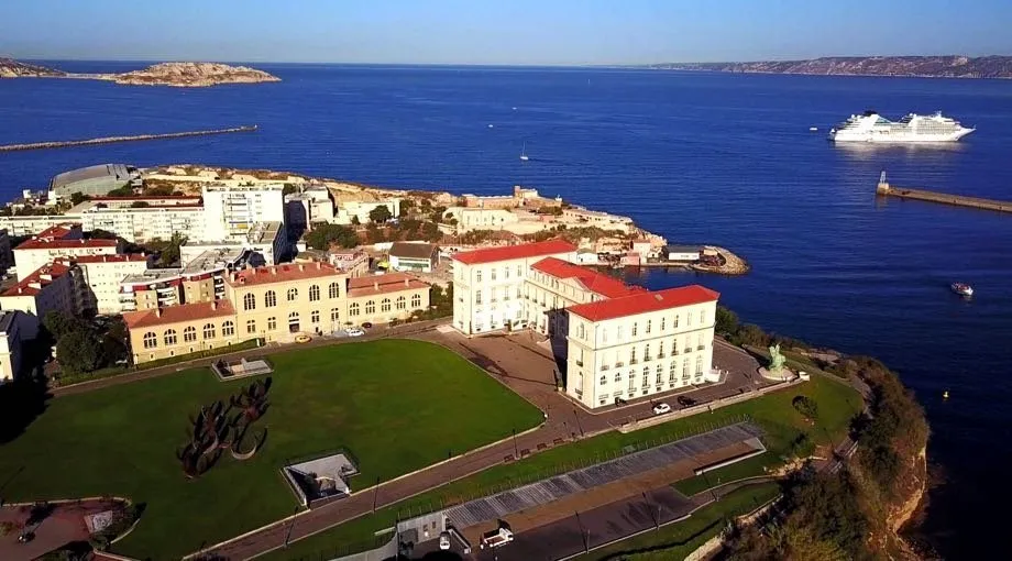 Marseille et le Pharo vus du ciel