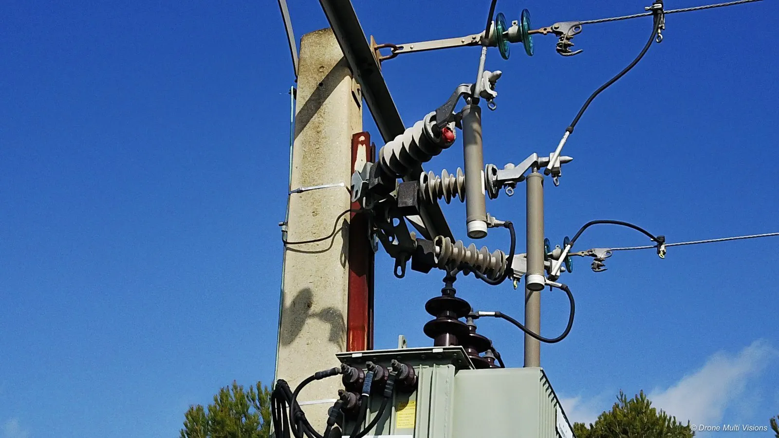 Inspection d'isolateurs électriques par drone
