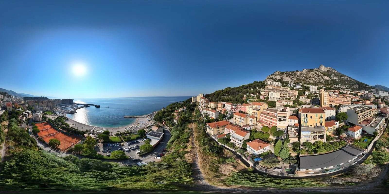 Panoramique 360° d'un village côtier