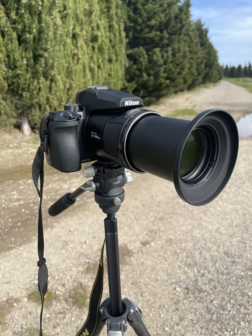 Appareil photo sur trépied pour le reportage